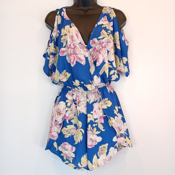 ASTR THE BRAND WMN'S Sz S Floral Cold Sholder V Neck Wrapped Lined Romper Summer - Picture 2 of 11